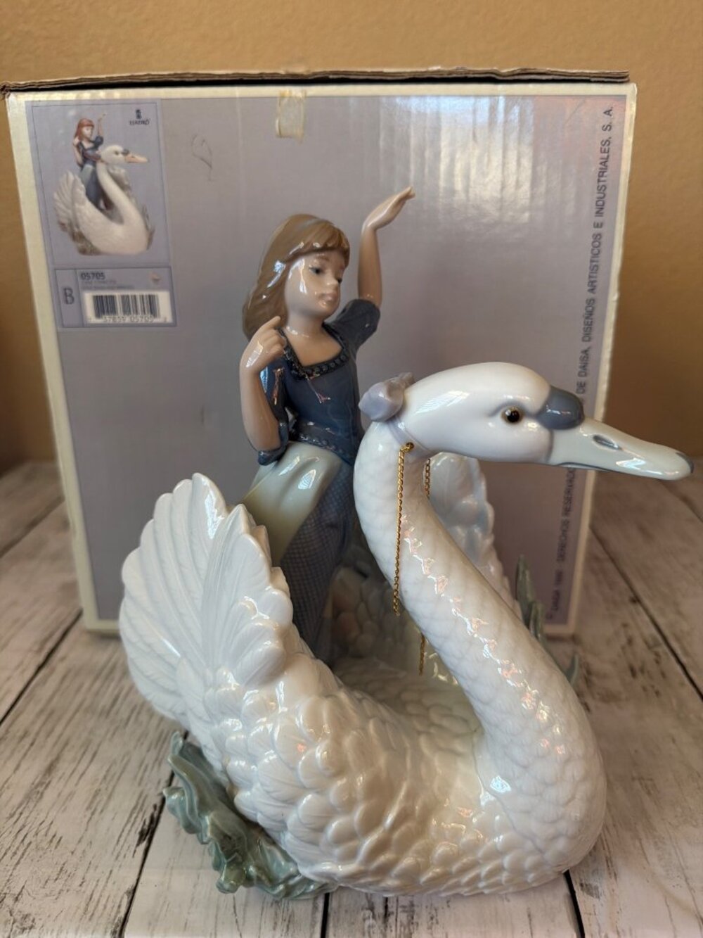 Lladró The Swan And Princess 5705 DAISA 1989 Porcelain Figurine in Box w/FLAW
